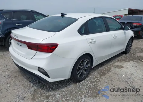 2022 Kia Forte Lxs z USA, uszkodzony, nr VIN 3KPF24AD7NE490948